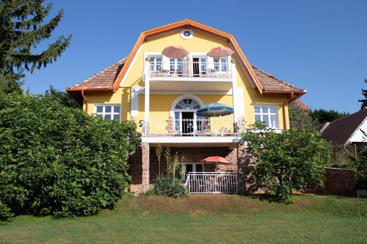 Gyoengyoem Apartman Balatonalmádi Екстериор снимка
