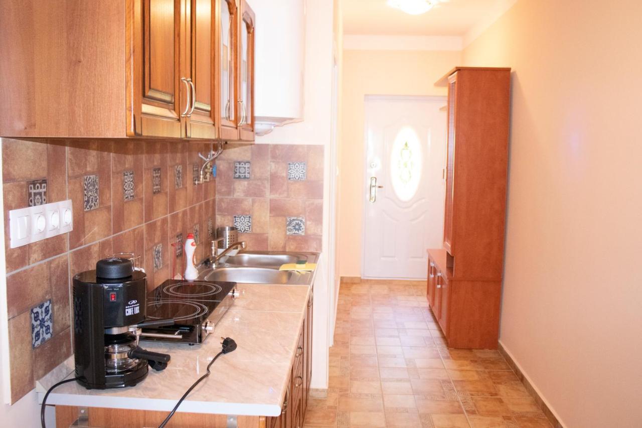 Gyoengyoem Apartman Balatonalmádi Екстериор снимка