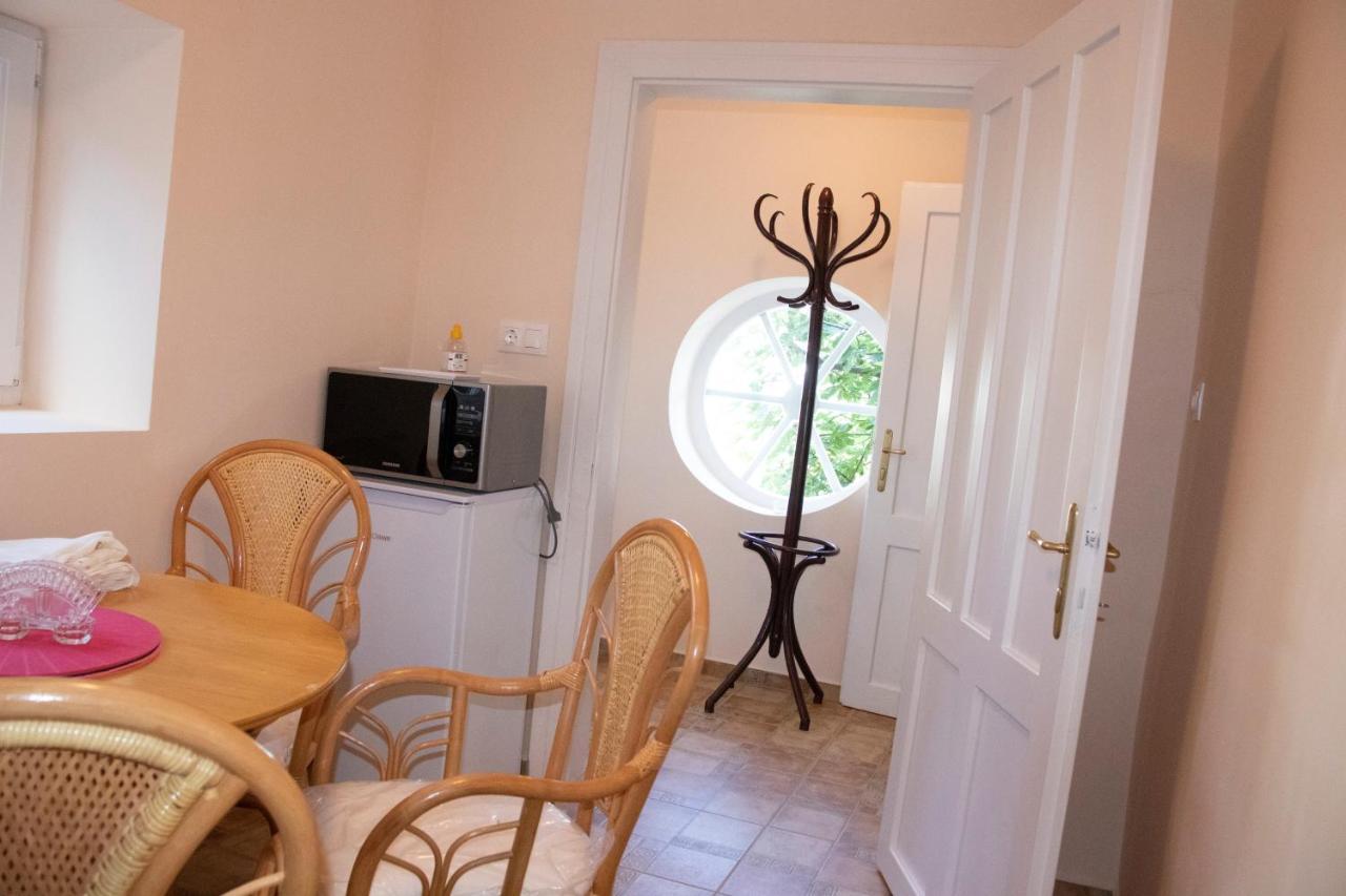 Gyoengyoem Apartman Balatonalmádi Екстериор снимка
