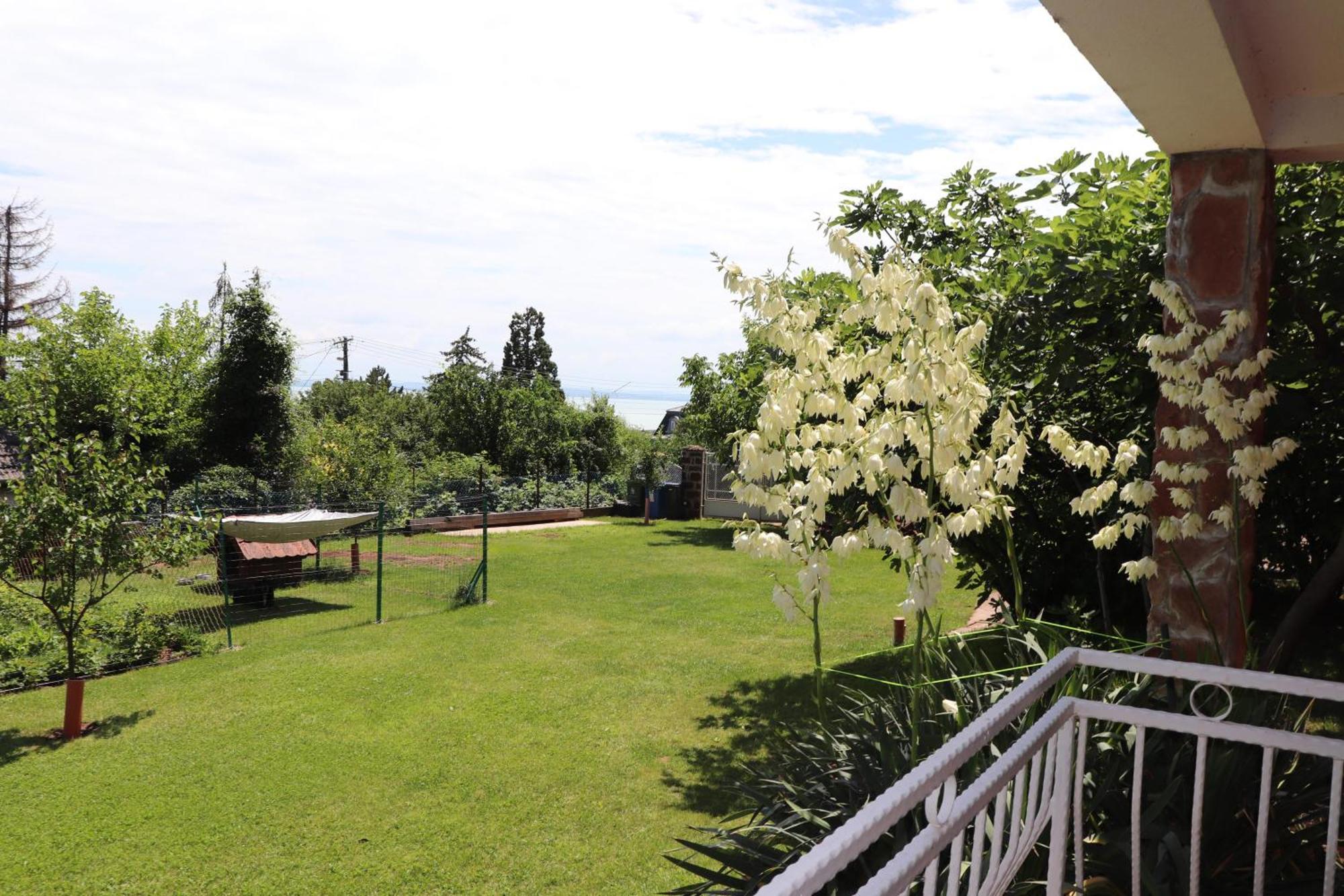 Gyoengyoem Apartman Balatonalmádi Екстериор снимка