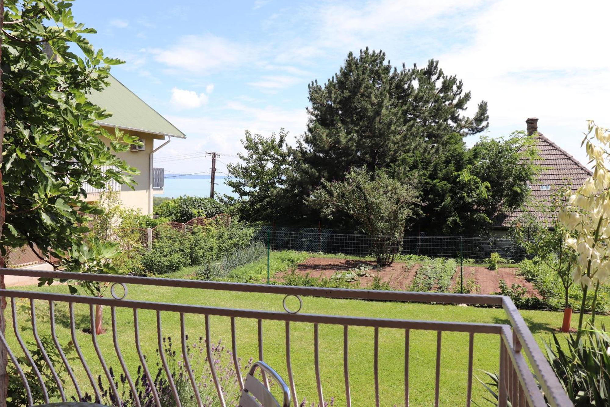 Gyoengyoem Apartman Balatonalmádi Екстериор снимка